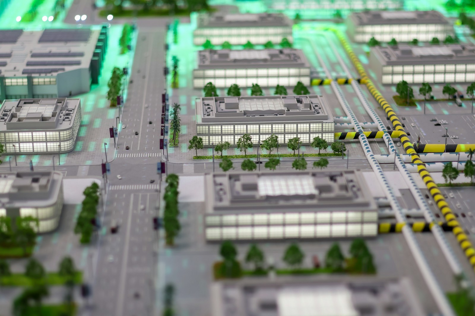 Operational Intelligence in Complex Markets